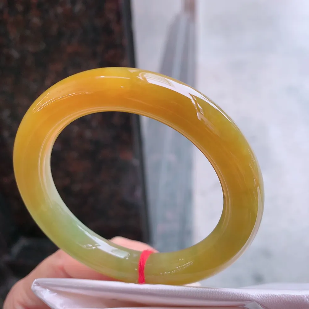 圆条惊艳满色黄翡 无瑕 尺寸:54.1/10.8 惊艳 高品质