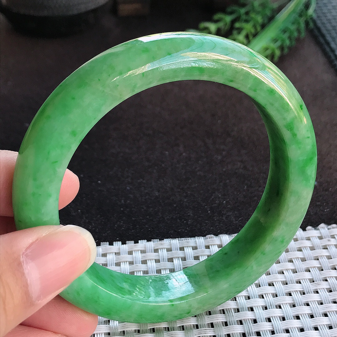 天然a货翡翠60.5/13.1/9.6老坑精美温润辣阳绿手镯大圈口宽边玉手镯