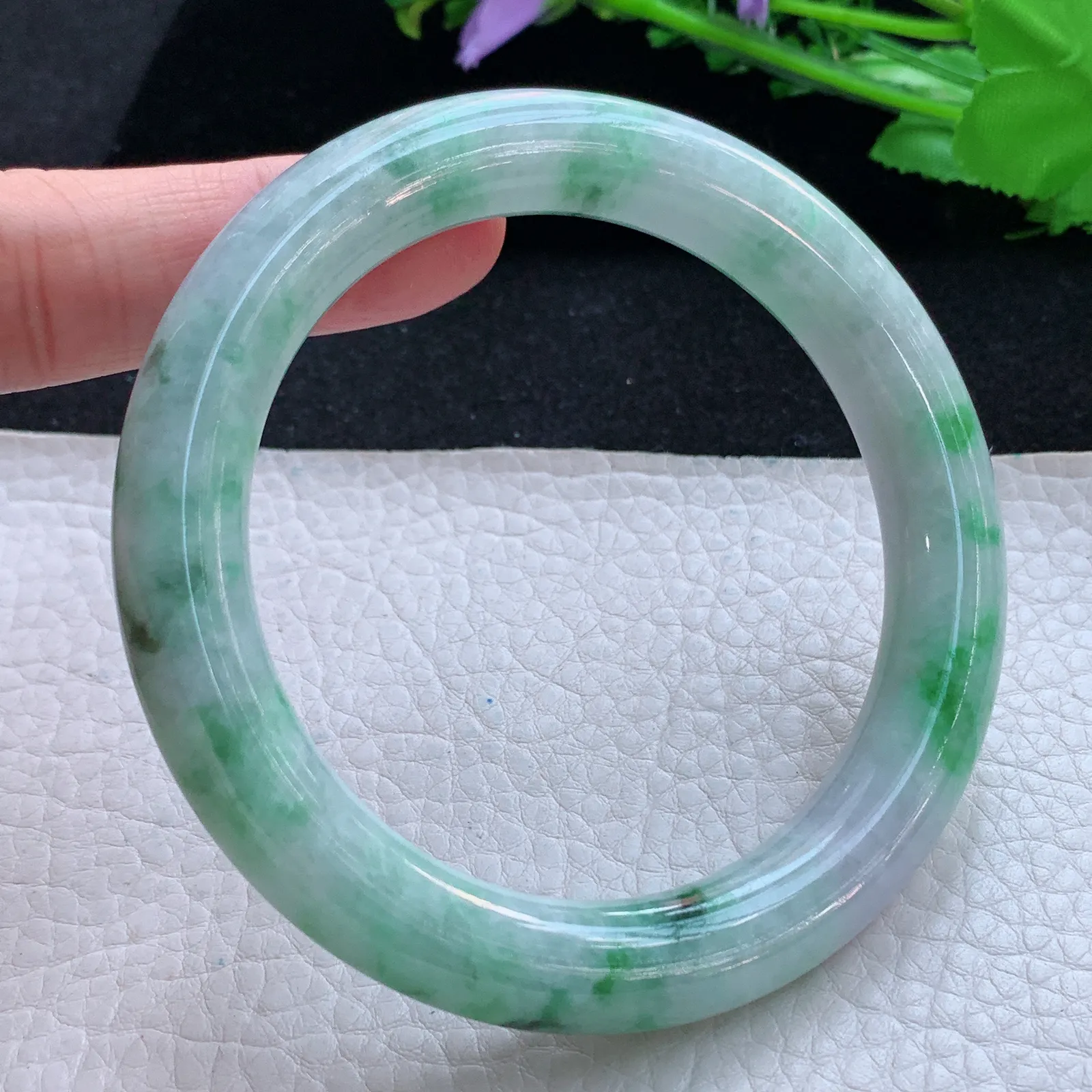 n大圈口60*10.9*10.6美人镯 天然缅甸翡翠春带彩圆条玉手镯 珠宝玉手环