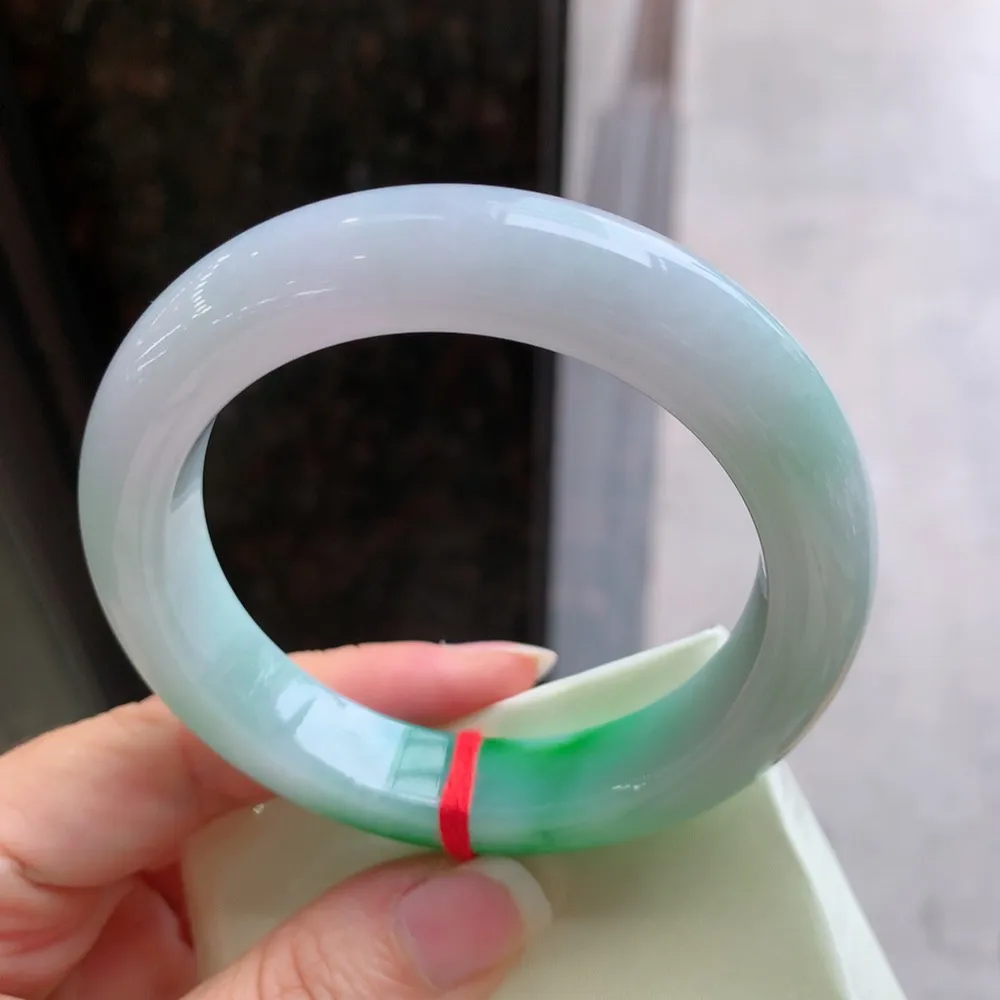 正圈一大节阳绿 无瑕 尺寸:56.9/12.7/10 色阳