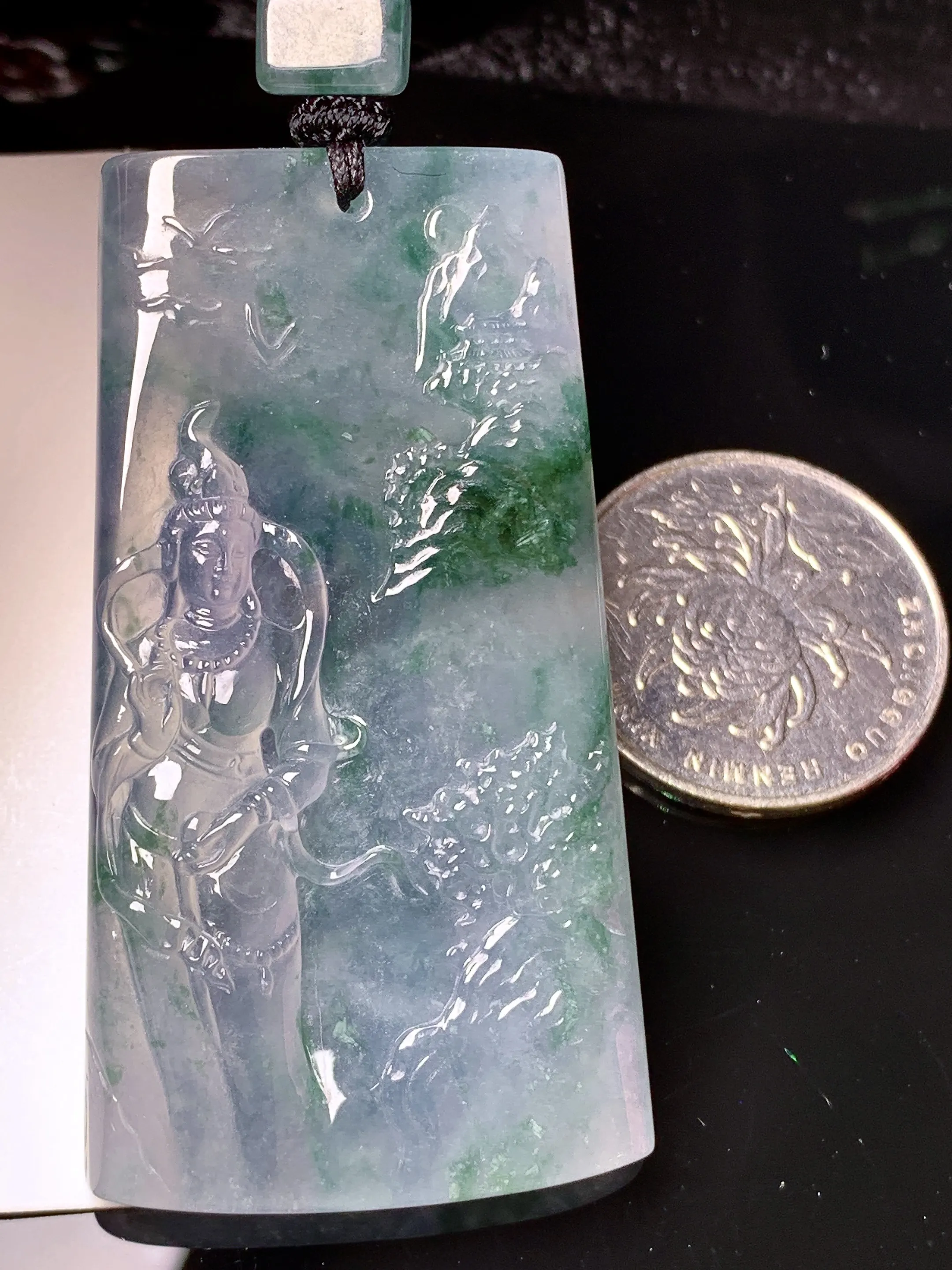 冰种飘绿观音吊坠 玉质细腻 色泽清新艳丽 整体尺寸58*31.2*5.2