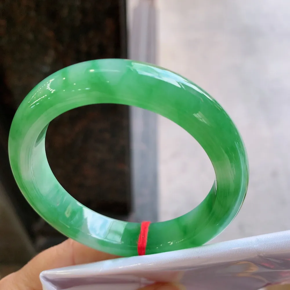 正圈高冰阳绿 无瑕 尺寸:54.8/12.2/9.1 种色俱佳