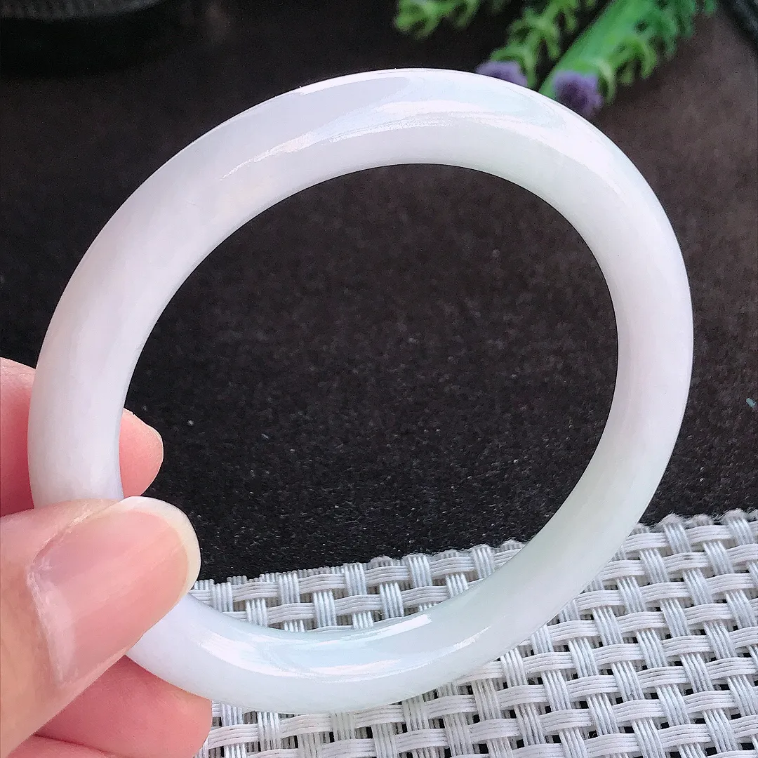 天然a货翡翠55.5/8.2/8.5老坑秀气温润白月光圆条手镯玉手镯