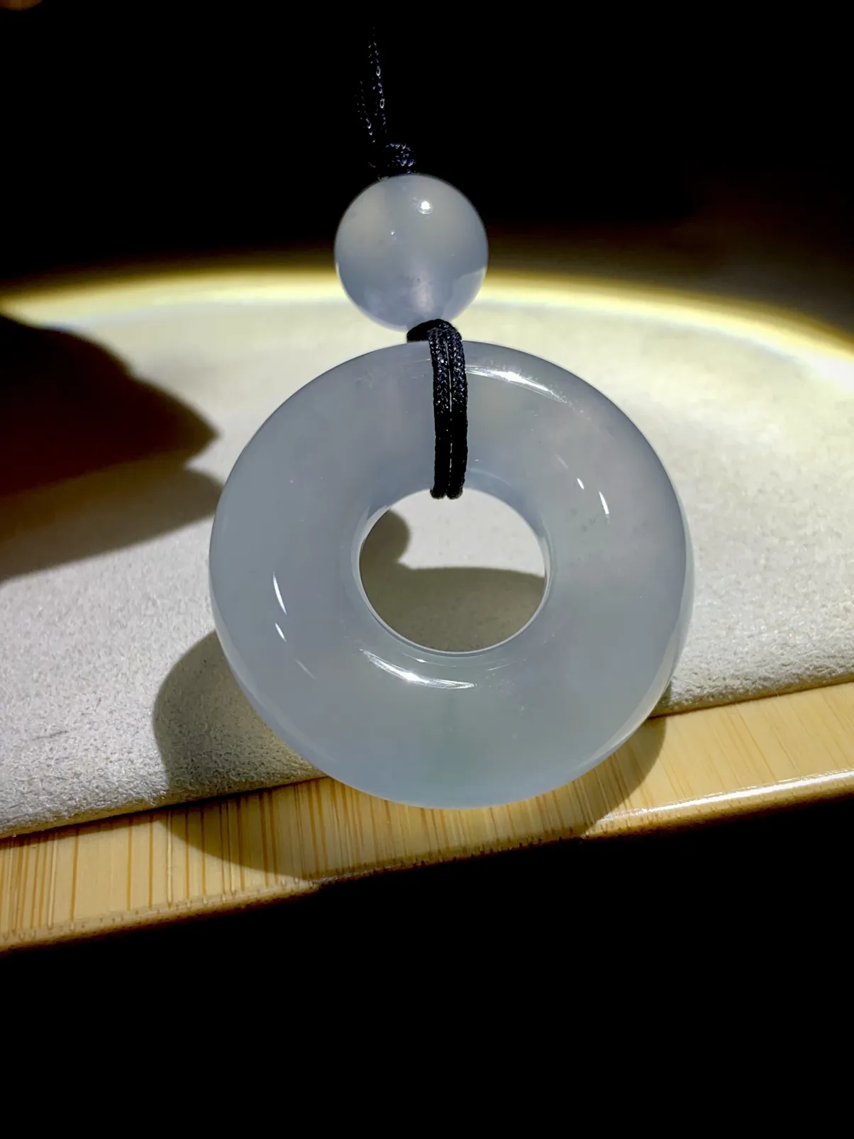 白冰扣子平安扣，34.2-10.5mm，
珠子直径11.5mm，