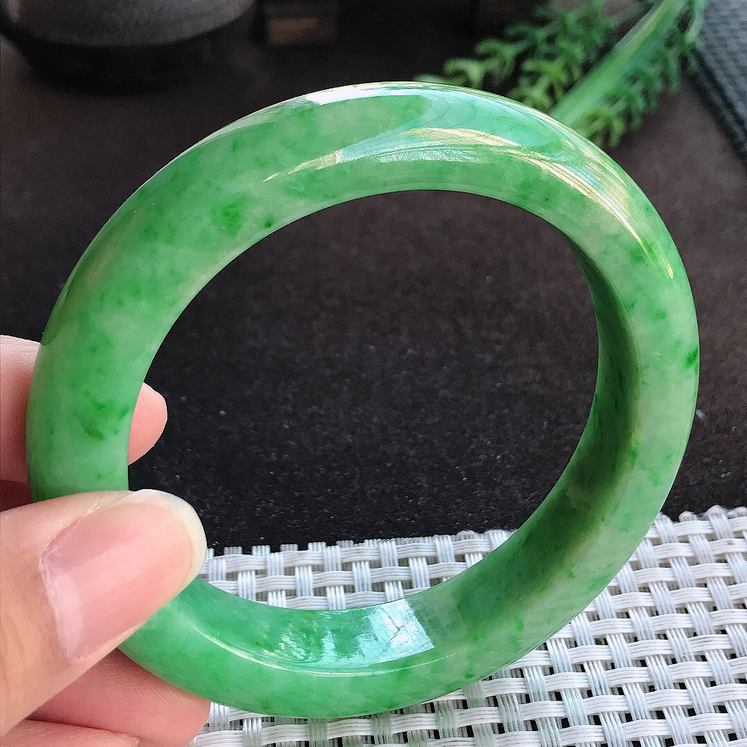 天然a货翡翠60.5/13.1/9.6老坑精美温润辣阳绿手镯大圈口宽边玉手镯