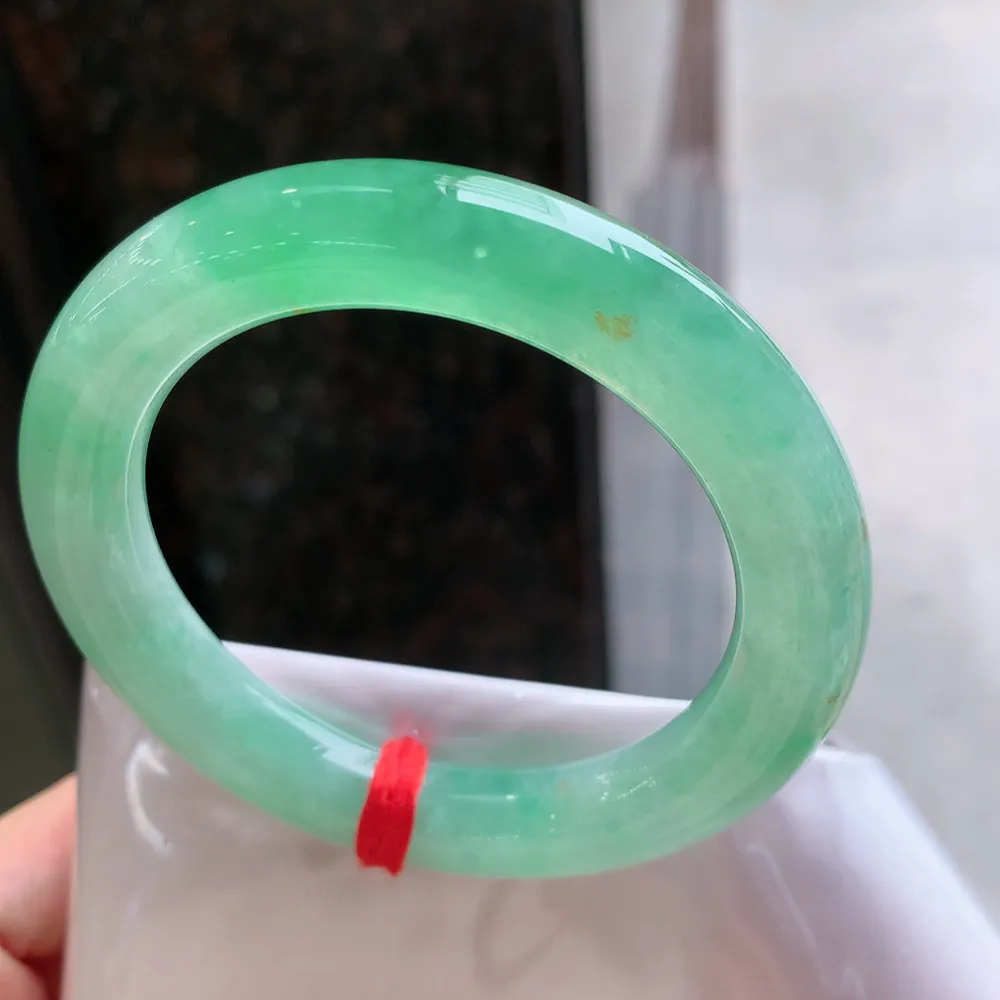 圆条高冰阳绿 无瑕 尺寸:56.9/11.5 种色俱佳