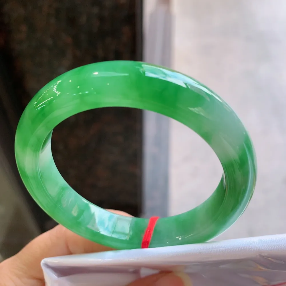 正圈高冰阳绿 无瑕 尺寸:54.8/12.2/9.1 种色俱佳