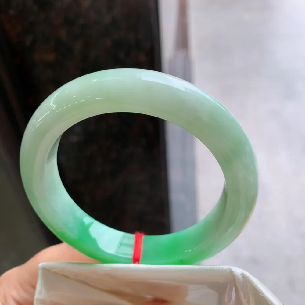 正圈冰糯阳绿 无瑕 尺寸:57.6/13/9.9 色阳