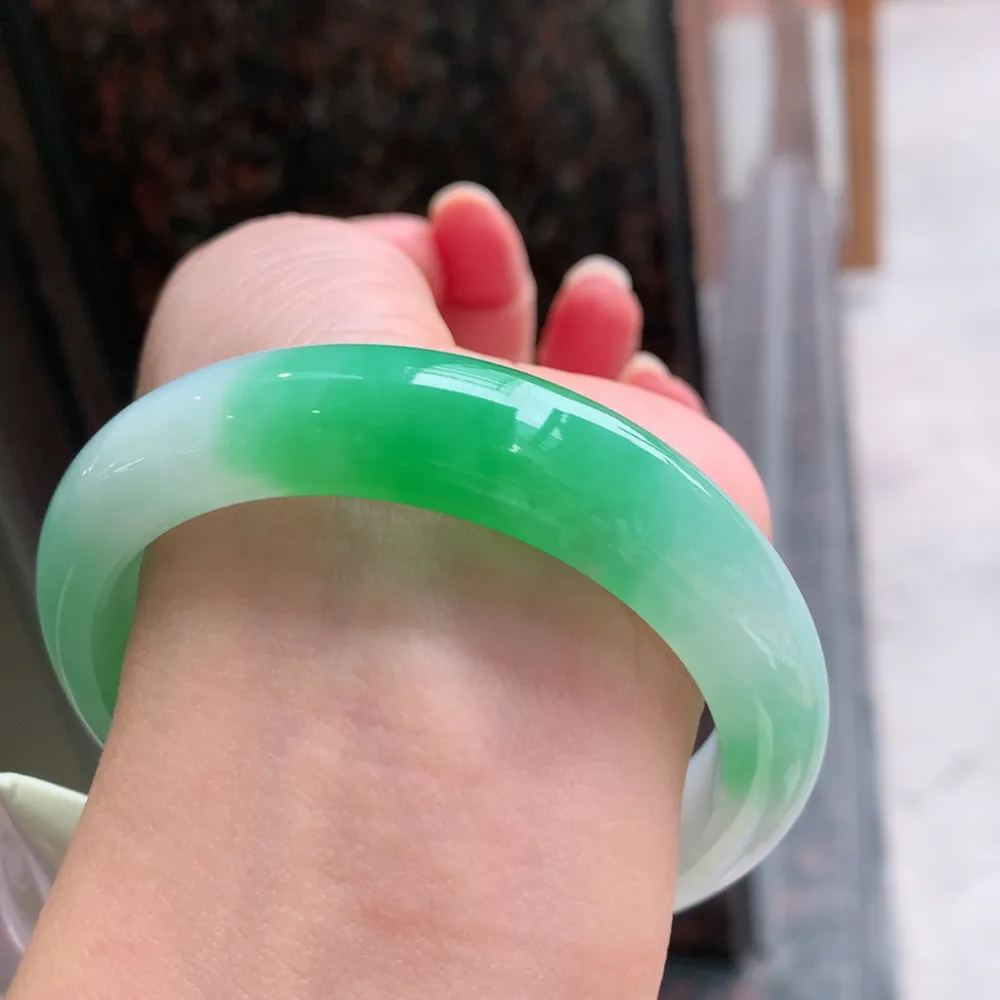 正圈冰阳绿 无瑕 尺寸:57.2/13.2/8.8 色好