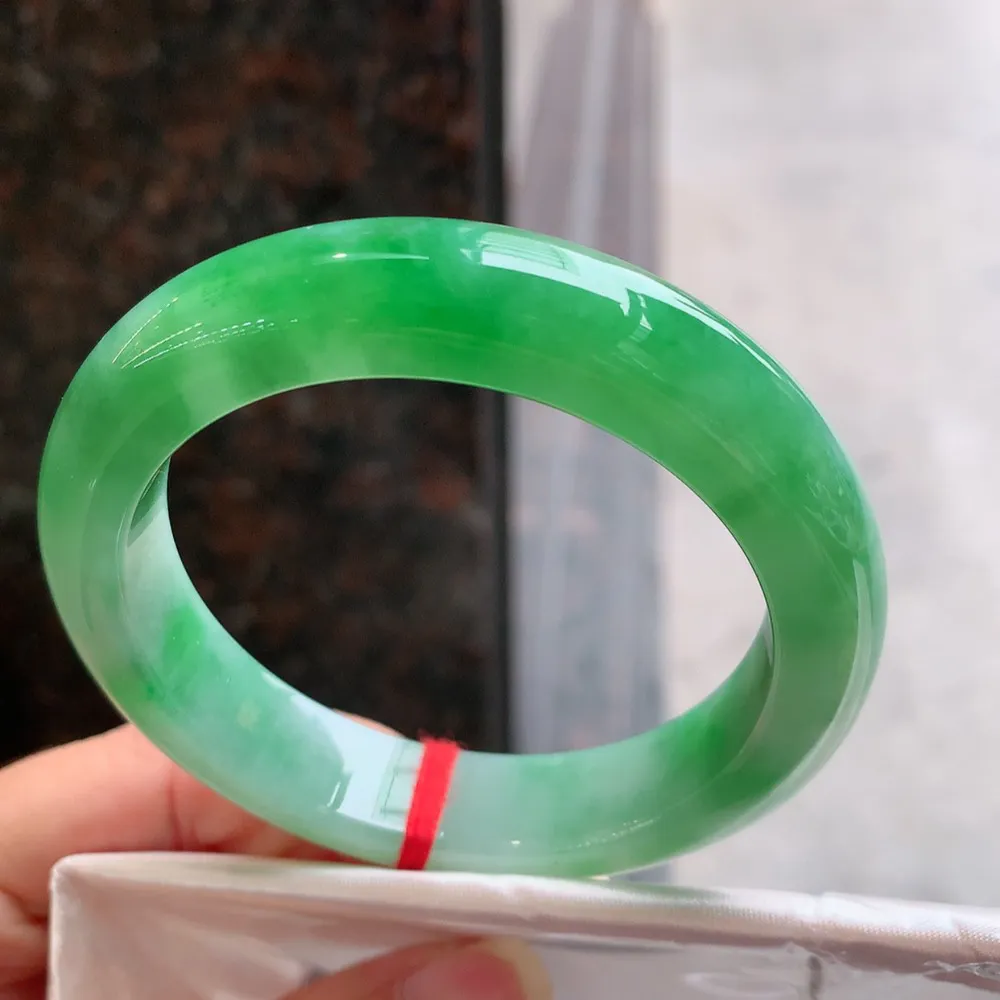 正圈一大圈芙蓉阳绿 无瑕 尺寸:54.7/12.3/9 色好🥰🥰