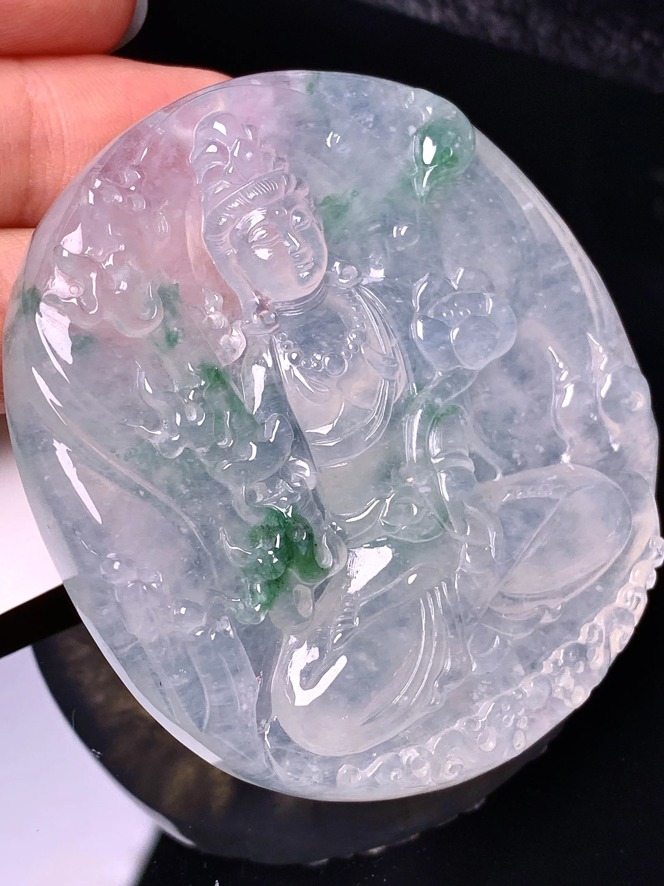 冰种飘绿大势至观音菩萨吊坠 玉质细腻 色泽清新艳丽 整体尺寸55.6*51.3*9.6