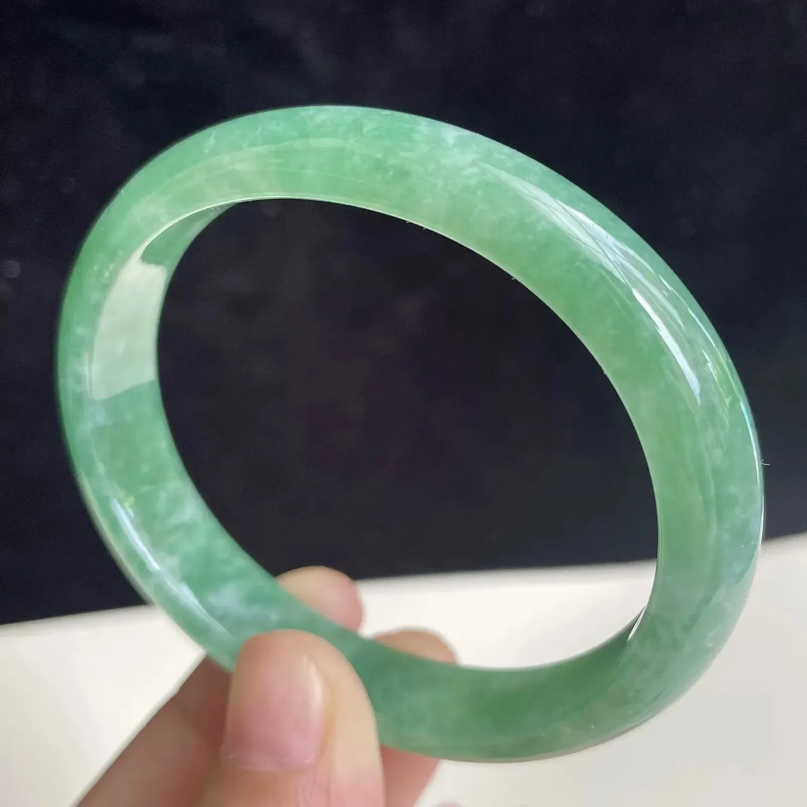 54.4*46.5mm天然翡翠A货满绿水润贵妃玉手镯33.88克