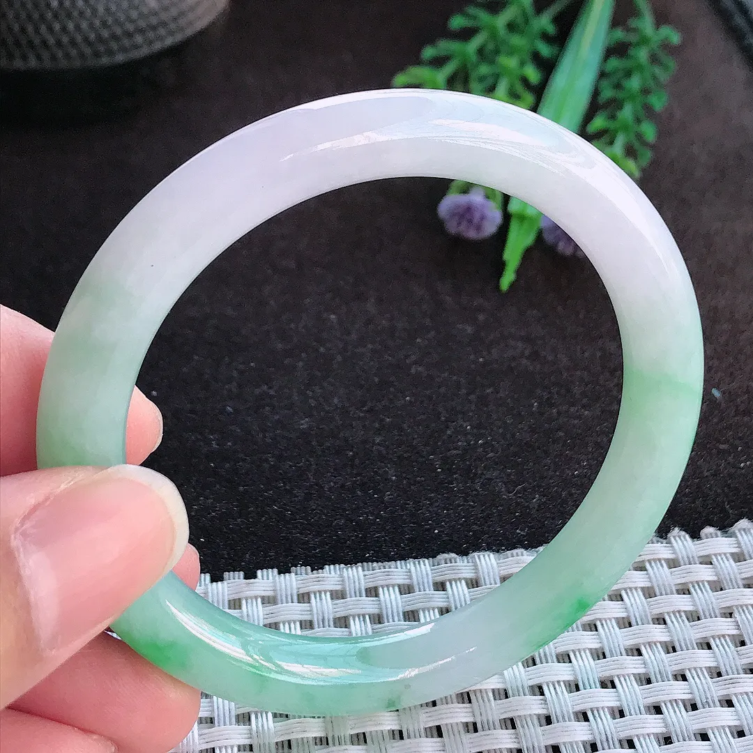 天然a货翡翠53/7.7/8.3老坑精美温润飘阳绿圆条手镯玉手镯