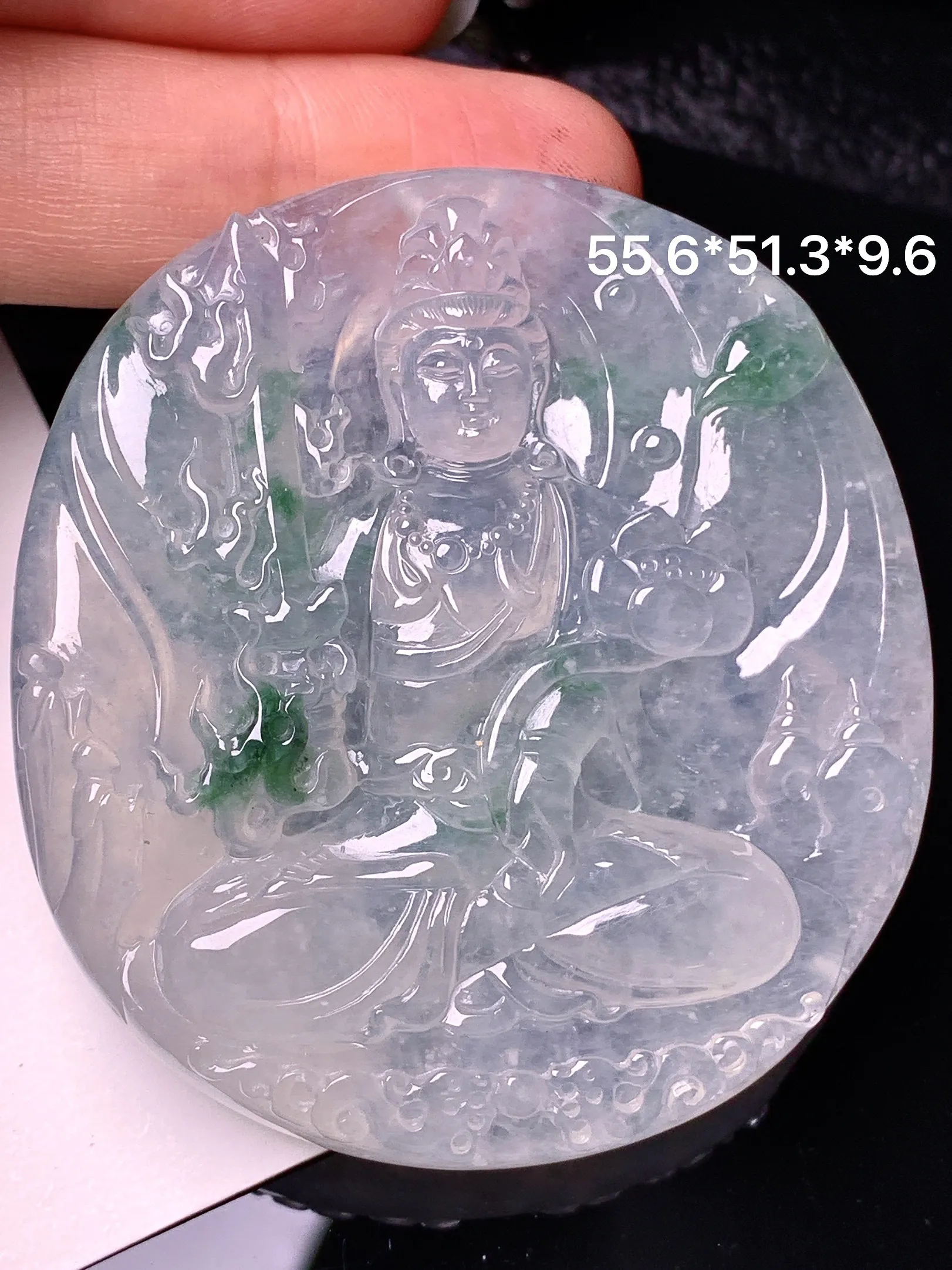 冰种飘绿大势至观音菩萨吊坠 玉质细腻 色泽清新艳丽 整体尺寸55.6*51.3*9.6