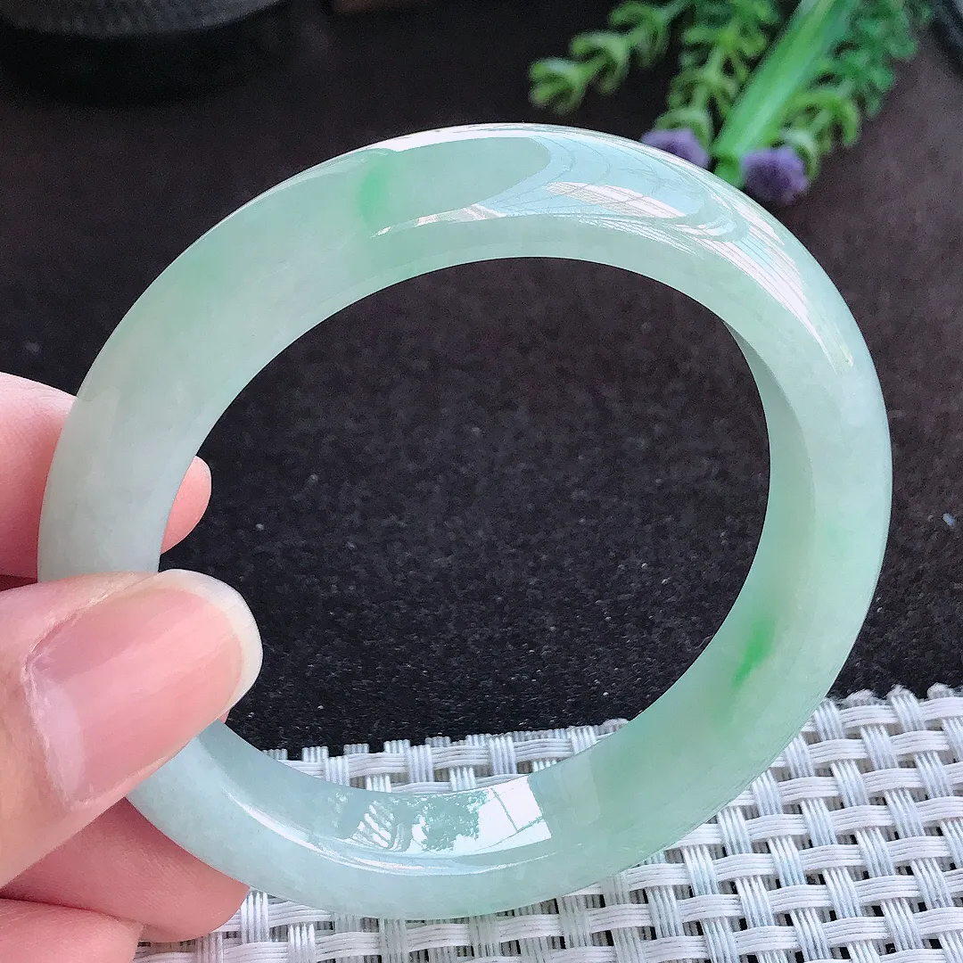 天然a货翡翠54.8/11.7/8.8老坑冰胶水灵冰晴绿手镯宽边玉手镯