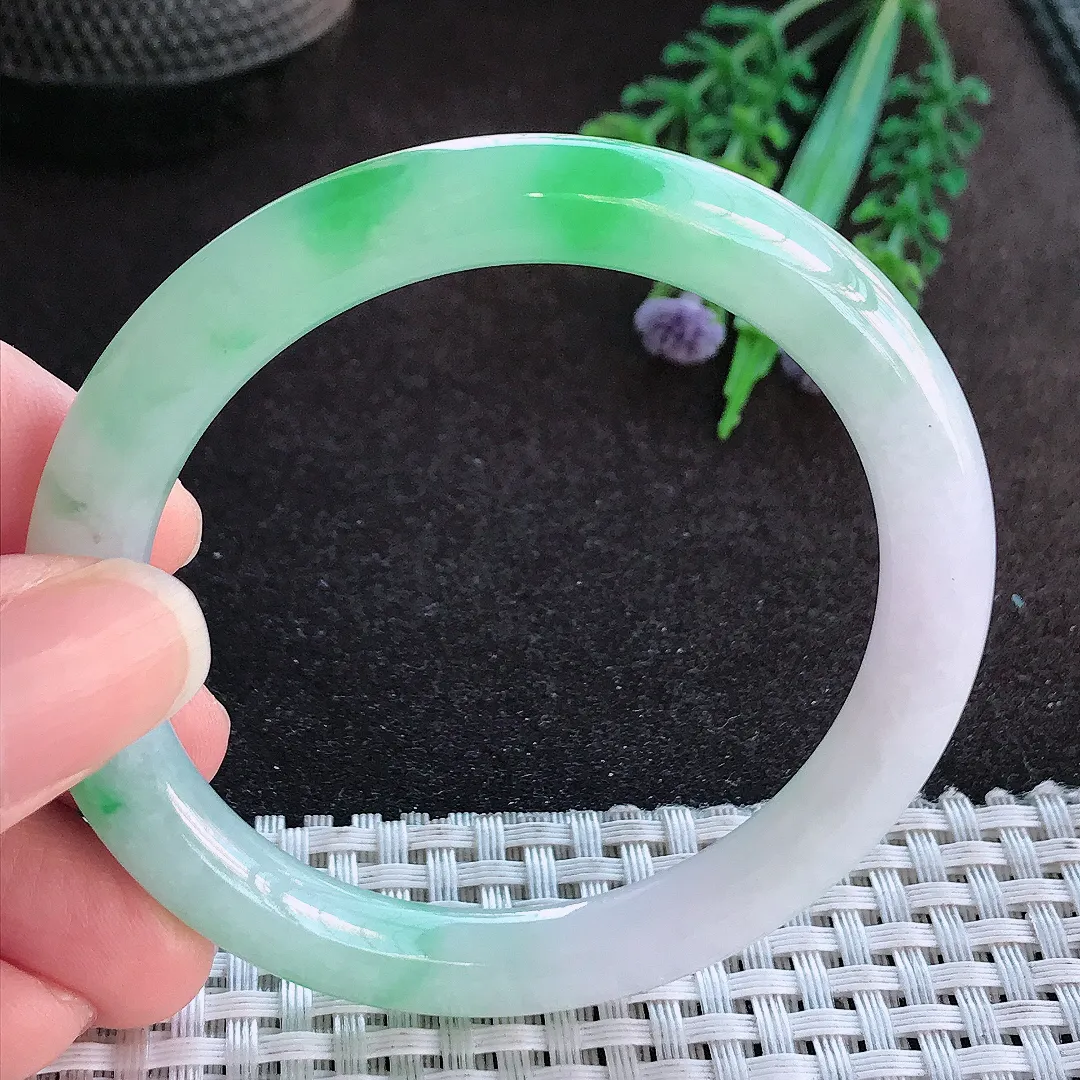 天然a货翡翠53/7.7/8.3老坑精美温润飘阳绿圆条手镯玉手镯