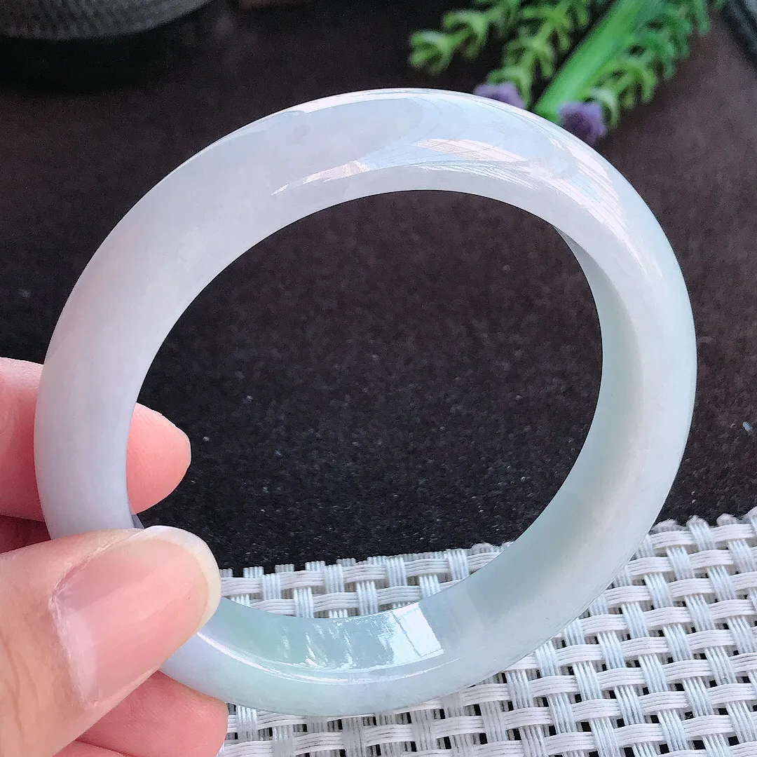 天然a货翡翠57/12.6/8.8老坑秀气温润月光白手镯宽边玉手镯