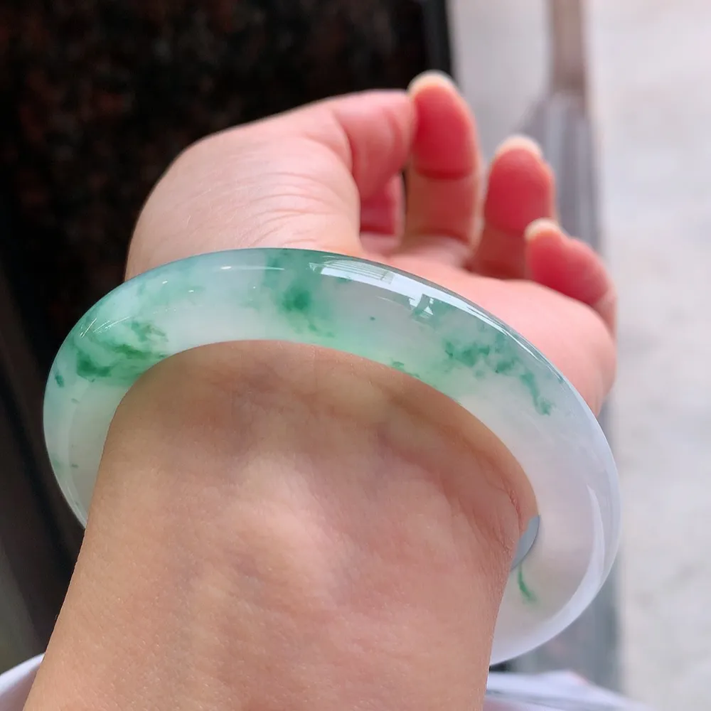 圆条高冰飘花 无瑕 尺寸:54.1/10.1 花美 种水好