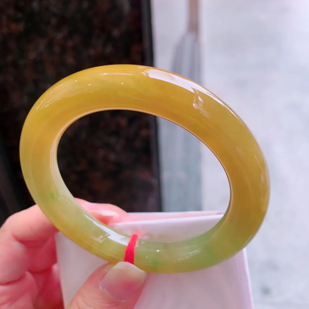 圆条惊艳满色黄翡 无瑕 尺寸:54.1/10.8 惊艳 高品质