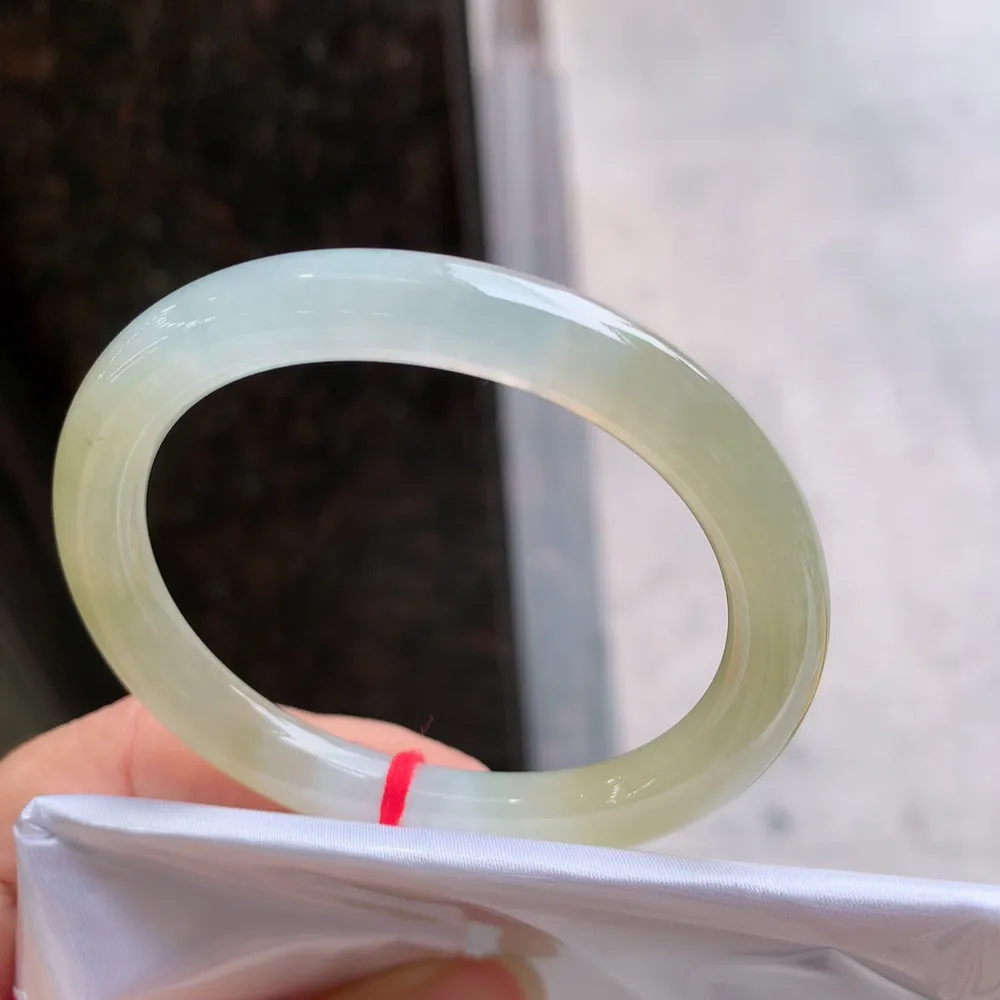 贵妃高冰黄翡 无瑕 尺寸:52.8/44.6/7.7 种色兼备🥰🥰