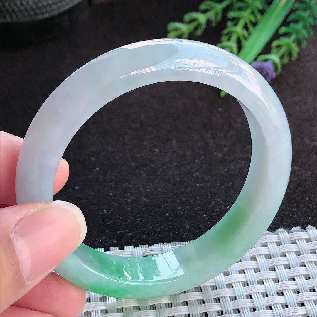 天然a货翡翠52/11.6/7.7老坑精美冰胶下圈口飘阳绿手镯宽边玉手镯