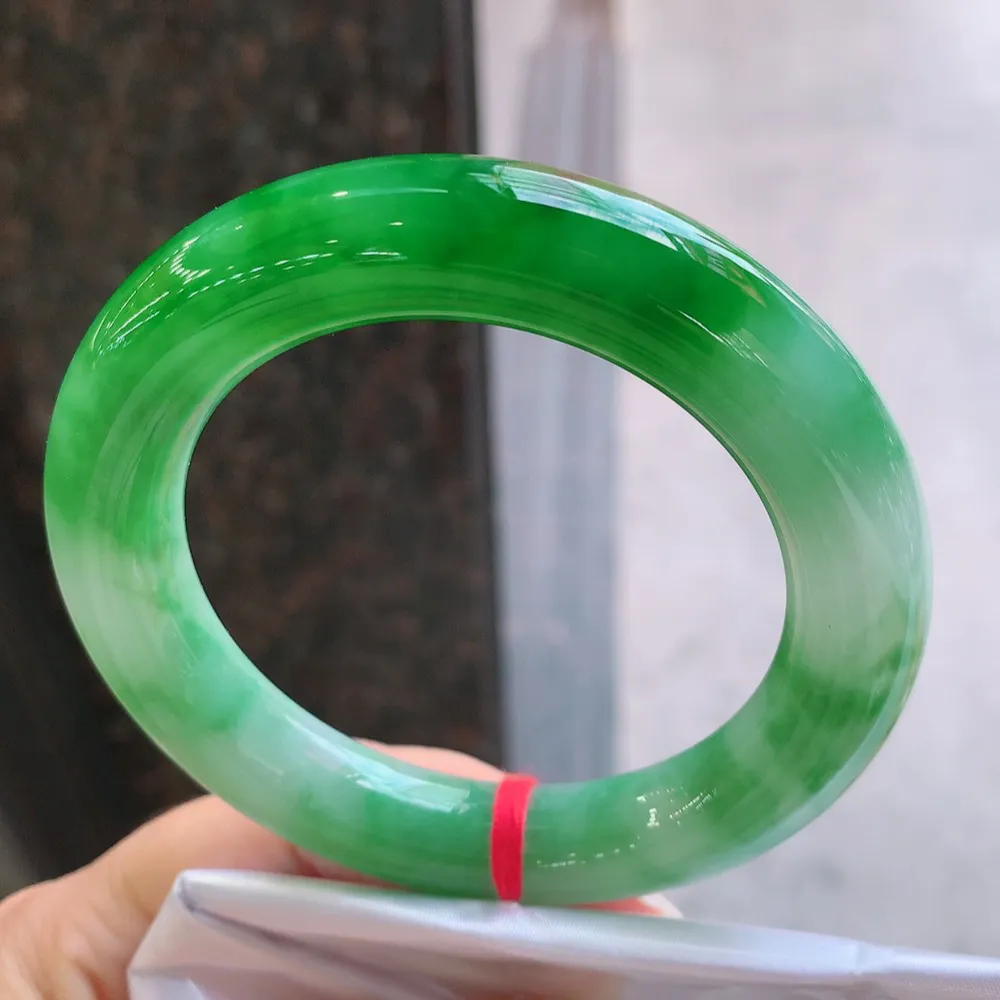 圆条一大节辣绿 无瑕 尺寸:57.4/12.1 色辣