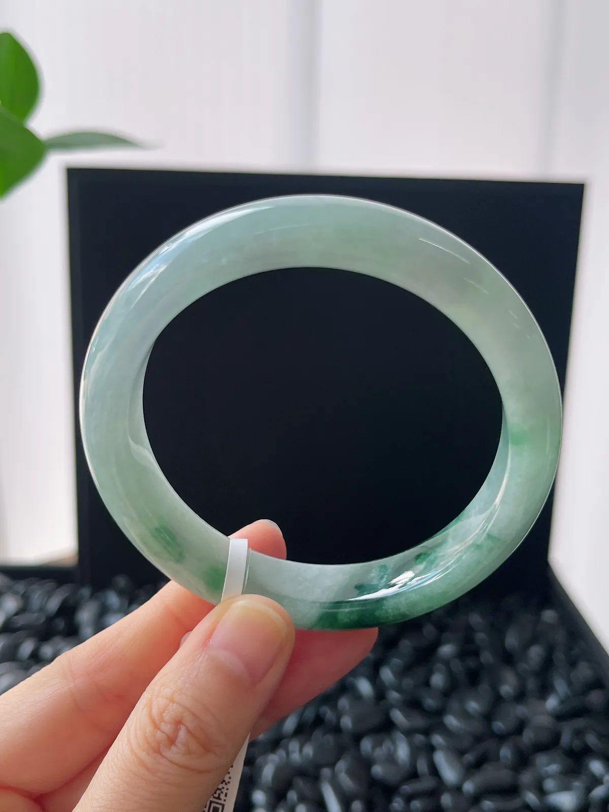 正圈56圈口，翡翠糯化种飘绿手镯