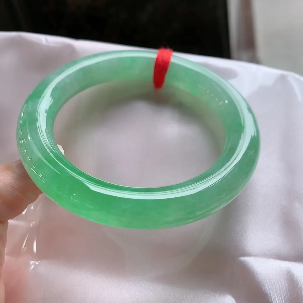 圆条高冰阳绿 无瑕 尺寸:56.9/11.5 种色俱佳