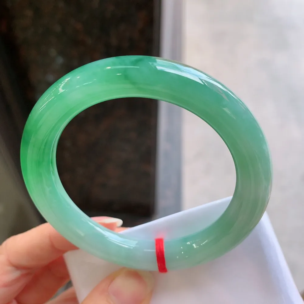 圆条高冰辣绿 无瑕 尺寸:55.1/9.7 种色兼备