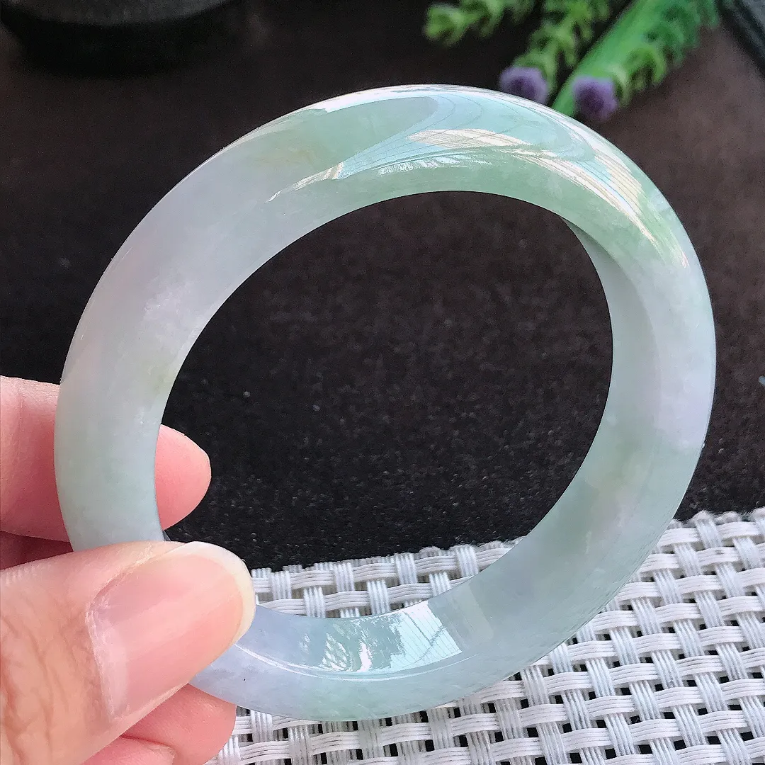 天然a货翡翠56/12.4/9.1老坑精美冰润浅绿色手镯宽边玉手镯