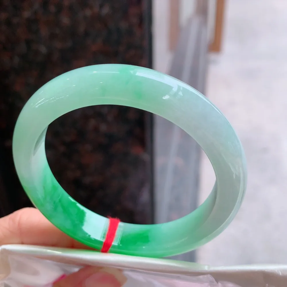 正圈一大节辣阳绿 无瑕 尺寸:55.8/12.1/8.6  色好