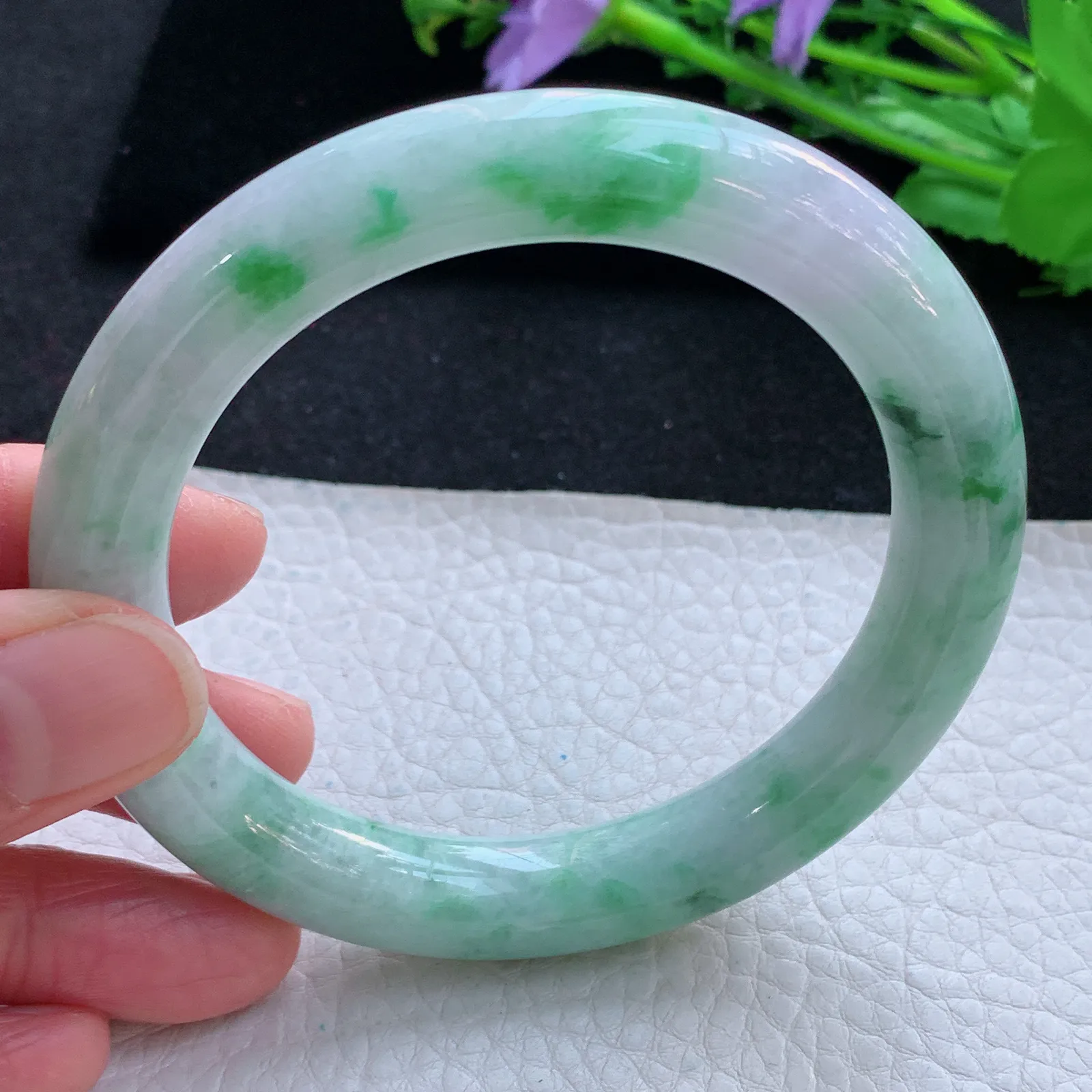 n大圈口60*10.9*10.6美人镯 天然缅甸翡翠春带彩圆条玉手镯 珠宝玉手环
