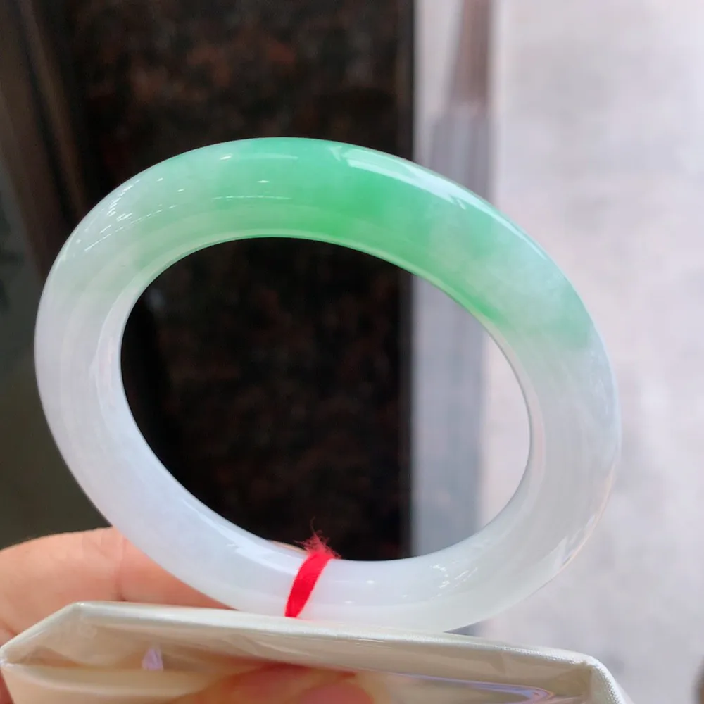 圆条冰阳绿 无瑕 尺寸:55.7/10.7 冰润 色好