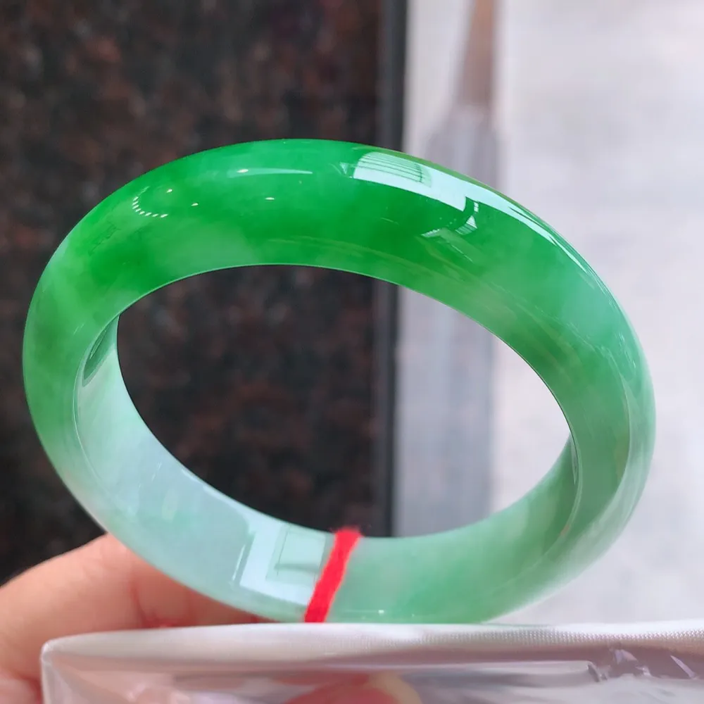 正圈一大节辣绿 无瑕 尺寸:58.1/14.1/8.7 色好