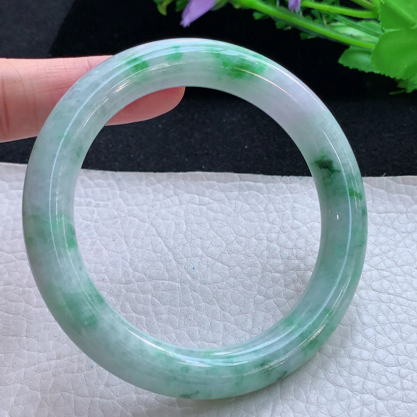 n大圈口60*10.9*10.6美人镯 天然缅甸翡翠春带彩圆条玉手镯 珠宝玉手环