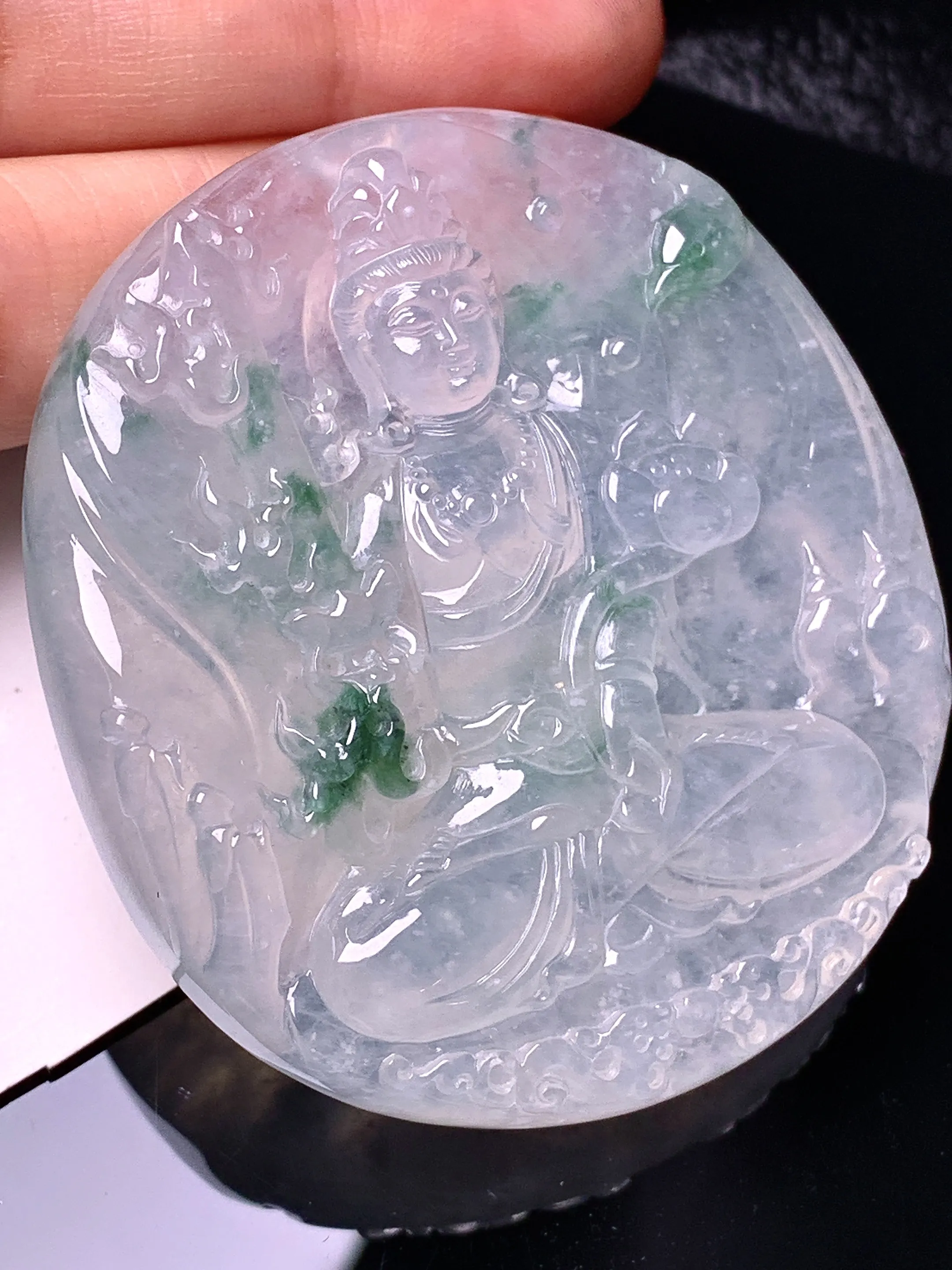 冰种飘绿大势至观音菩萨吊坠 玉质细腻 色泽清新艳丽 整体尺寸55.6*51.3*9.6