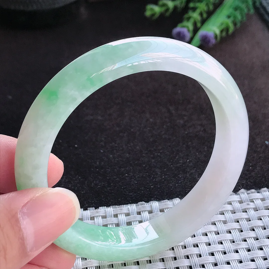 天然a货翡翠56/11.5/8.1老坑冰润水灵飘绿手镯宽边玉手镯