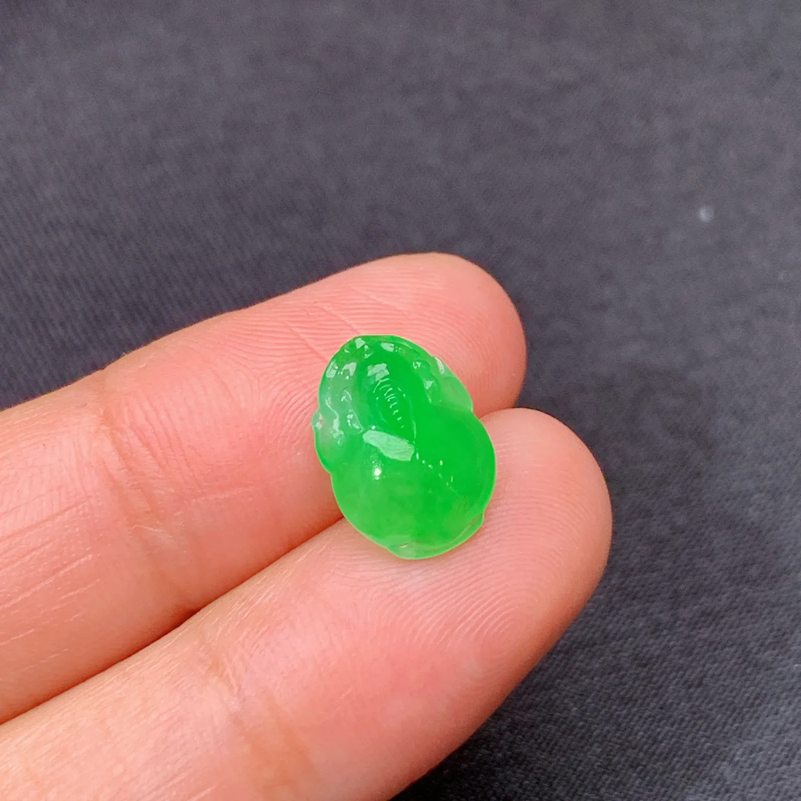 冰阳绿貔貅，镶嵌佳品，冰润色阳，玉质细腻，种水足 尺寸11.4*8.2*4