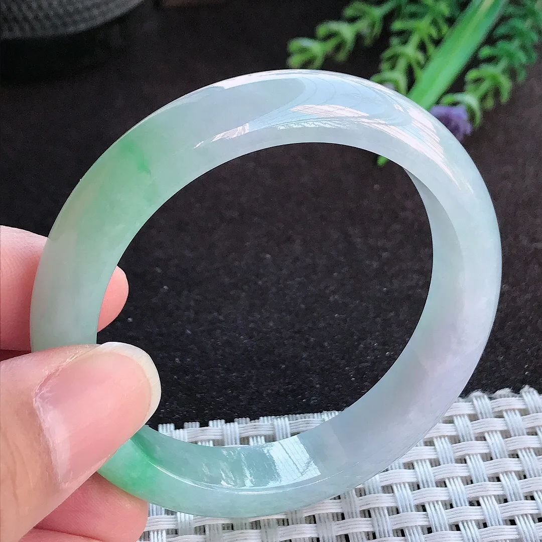 天然a货翡翠52/11.6/7.7老坑精美冰胶下圈口飘阳绿手镯宽边玉手镯