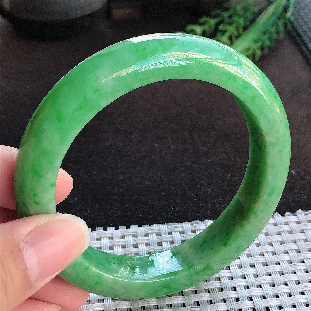 天然a货翡翠60.5/13.1/9.6老坑精美温润辣阳绿手镯大圈口宽边玉手镯