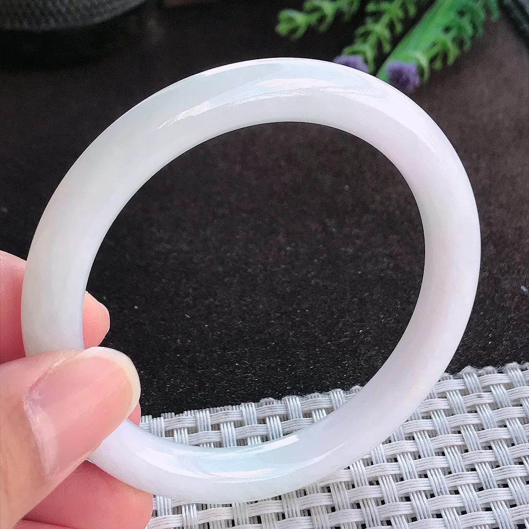 天然a货翡翠55.5/8.2/8.5老坑秀气温润白月光圆条手镯玉手镯