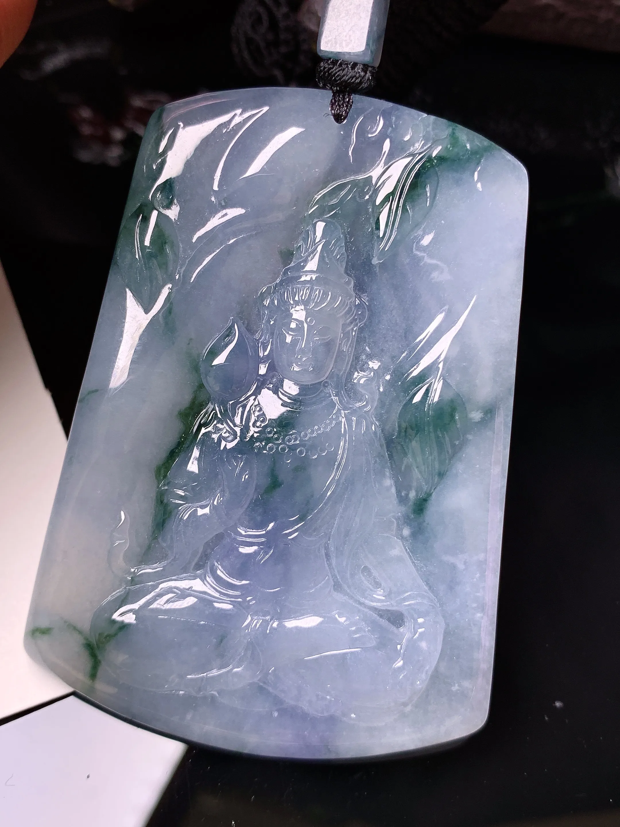 飘绿观音吊坠 玉质细腻 色泽清新艳丽 整体尺寸68*48.6*5.5