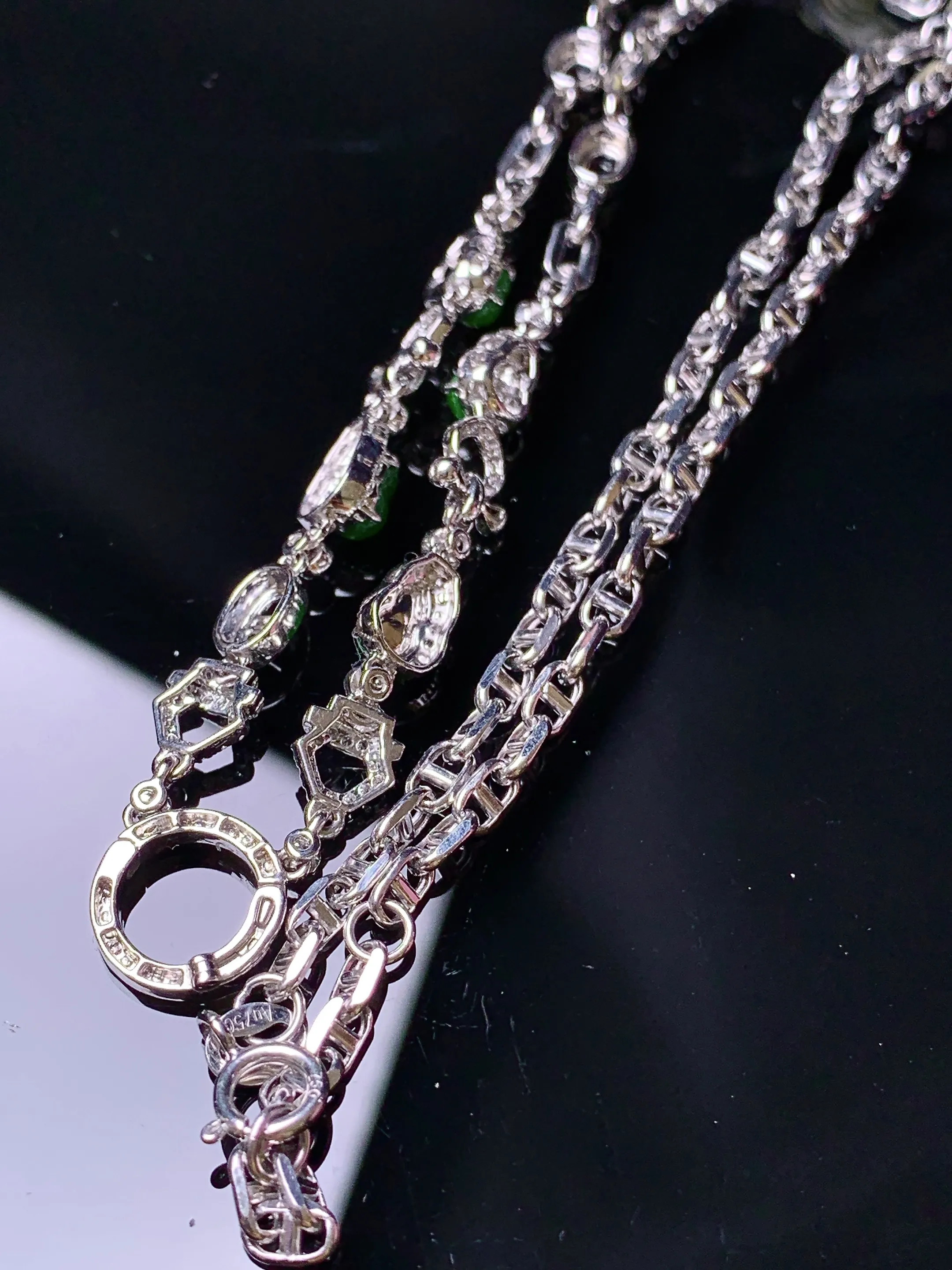 18k金钻镶嵌满绿葫芦项链 玉质细腻 色泽清新艳丽 整体尺寸49*9.8*3.8