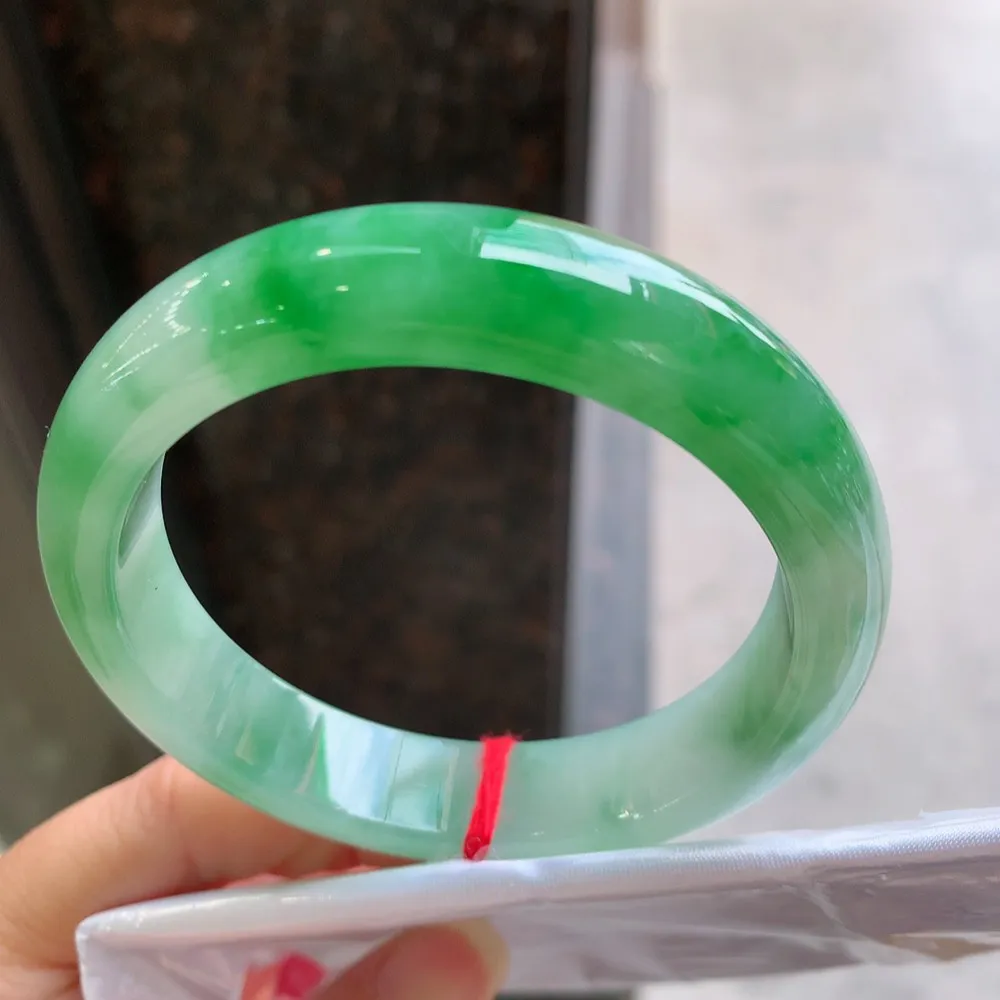 正圈一大节翠绿 无瑕 尺寸:56.7/13.1/8.4 色好