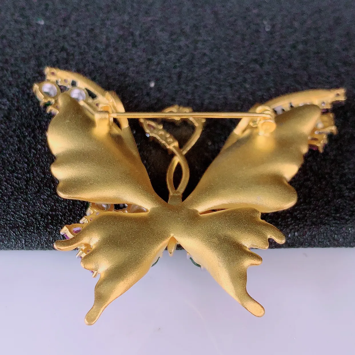 冰透满绿翡翠925银镶嵌蝴蝶胸针，自然光实拍，翠色灵动，颜色漂亮，种老水足，品相佳，佩戴佳品！#97.17整体48.5*42.5*9裸石3*3