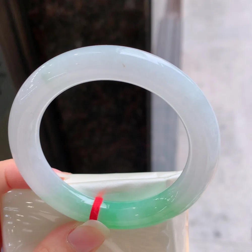 圆条冰阳绿 无瑕 尺寸:55.7/10.7 冰润 色好