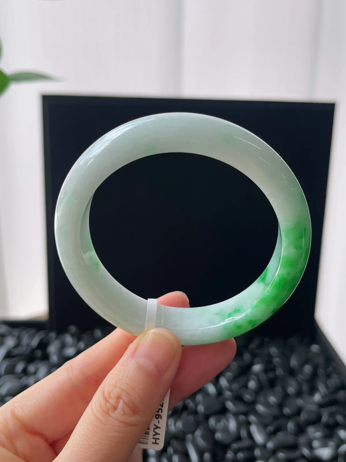 正圈55圈口，翡翠糯化种飘绿手镯