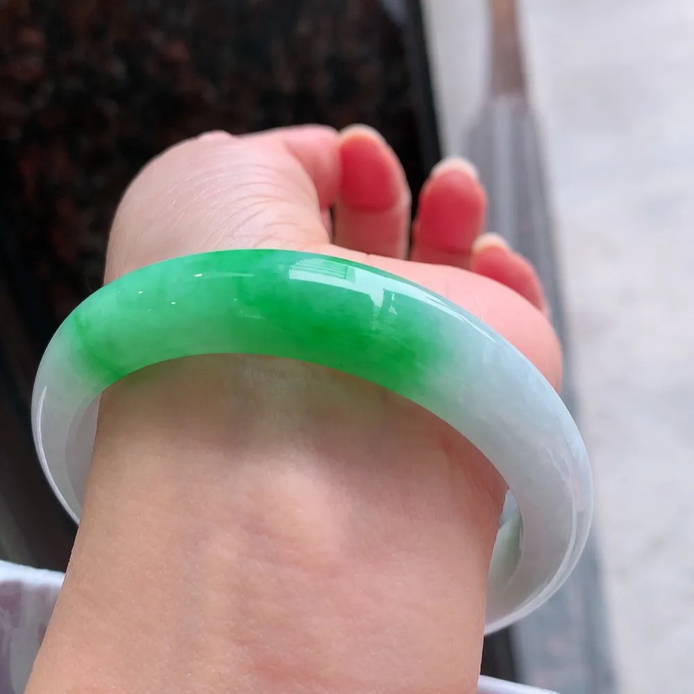 正圈冰糯阳绿 无瑕 尺寸:57.1/12.4/8.1 色好🥰🥰