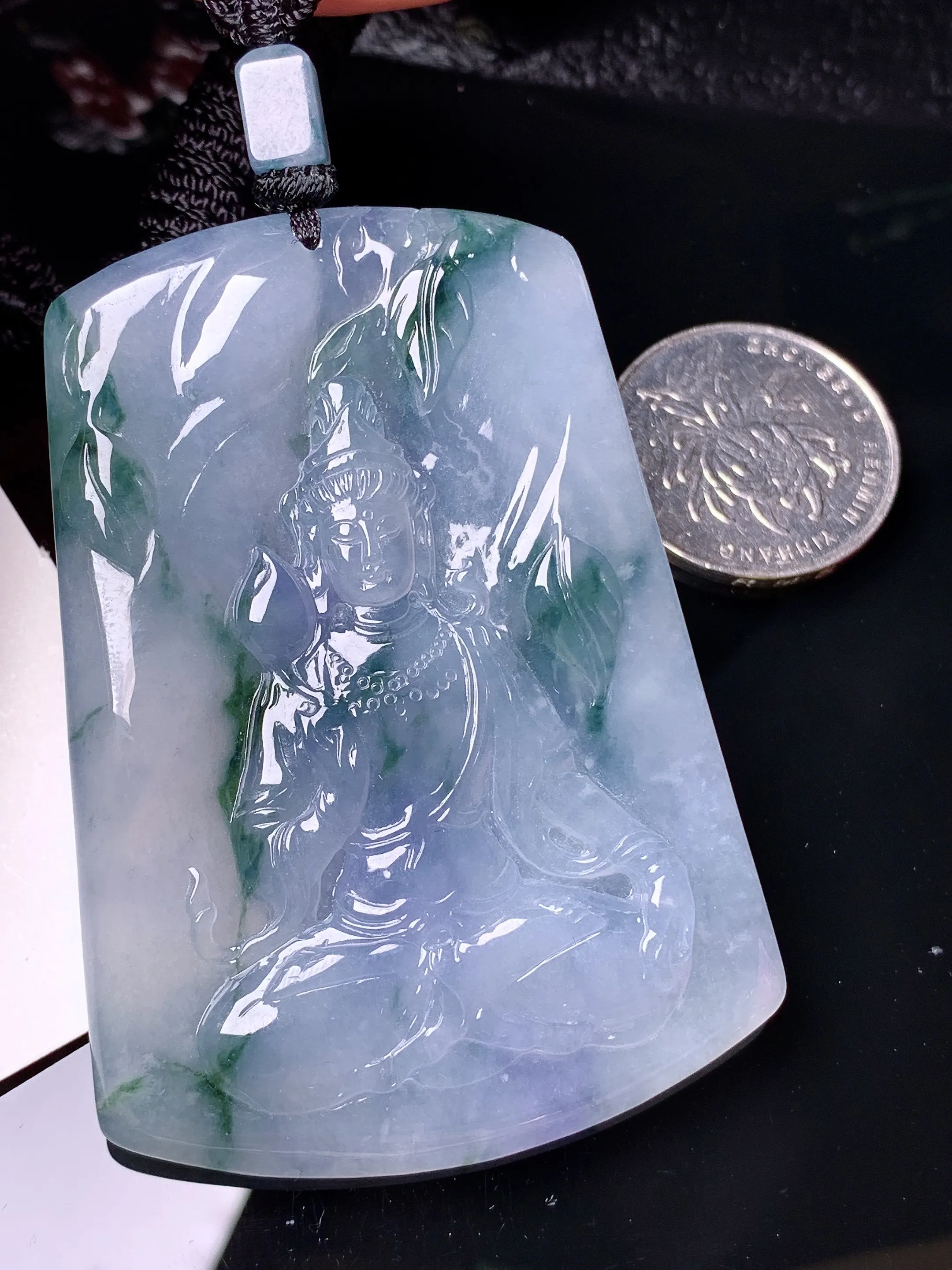 飘绿观音吊坠 玉质细腻 色泽清新艳丽 整体尺寸68*48.6*5.5