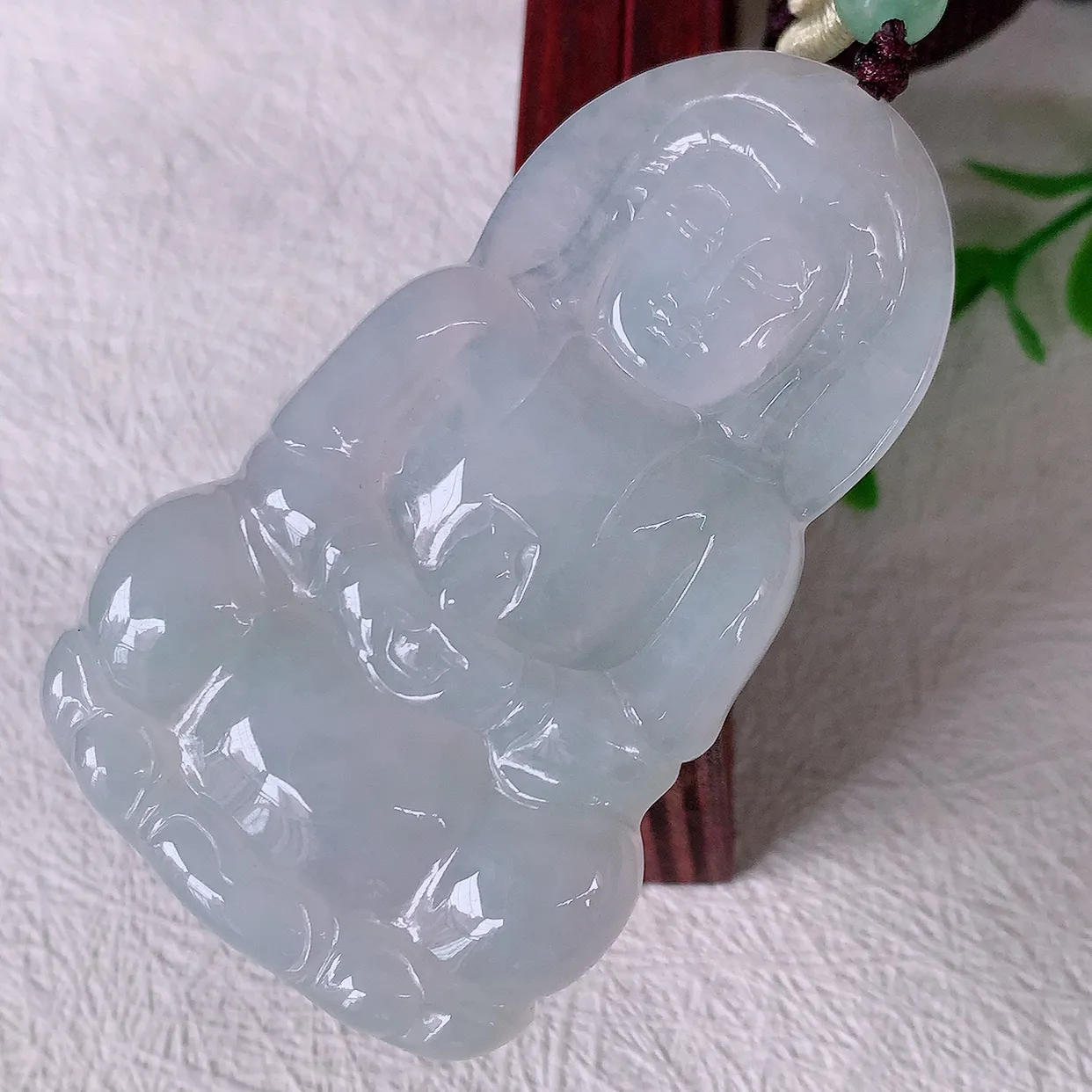 自然光实拍，大件冰胶翡翠观音菩萨吊坠，净瓶观音，冰透亮泽，美观亮丽，观音面相端庄#46.1